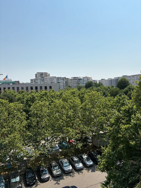 Obor, Mihai Bravu langa Primaria Sectorului 2