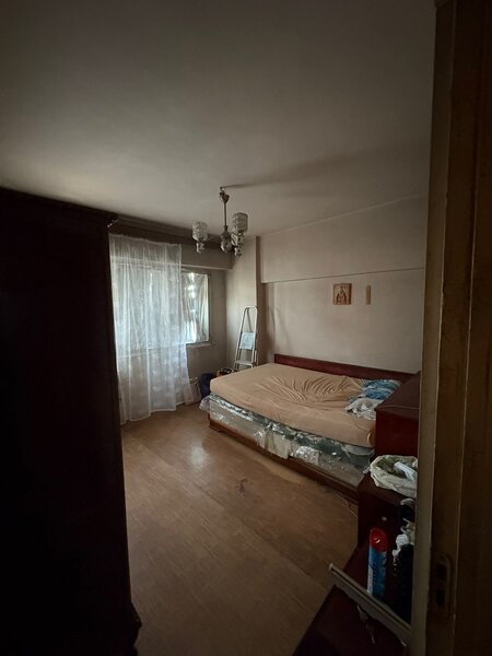 Obor, Mihai Bravu langa Primaria Sectorului 2